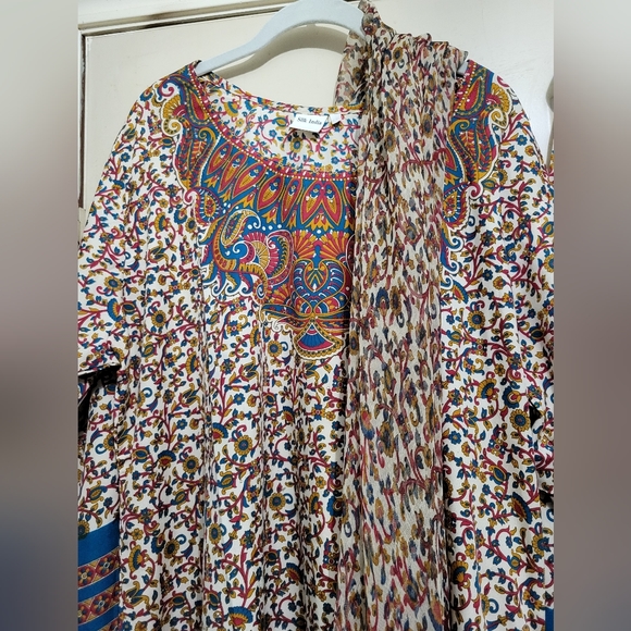 Kurti, Dhoti & Dupatta - Picture 4 of 11